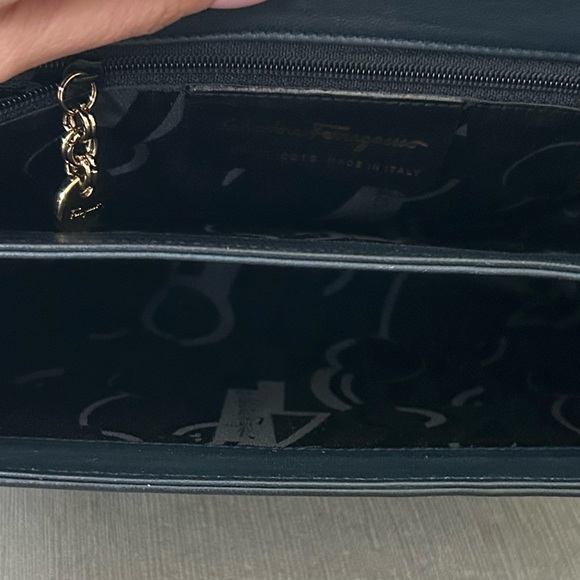 Authentic Salvatore Ferragamo Studio Box Navy Leather Gold Gancio Med EUC - Picture 12 of 15